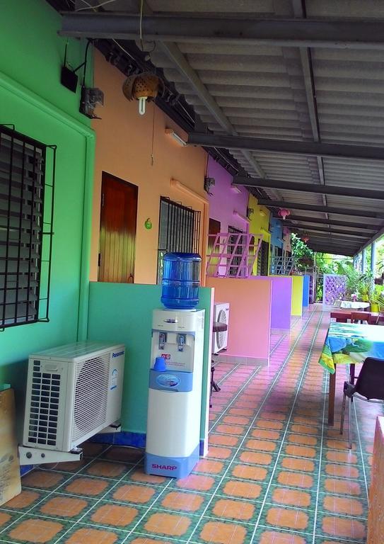 Baan Benjathip Hostel Amphawa Room photo